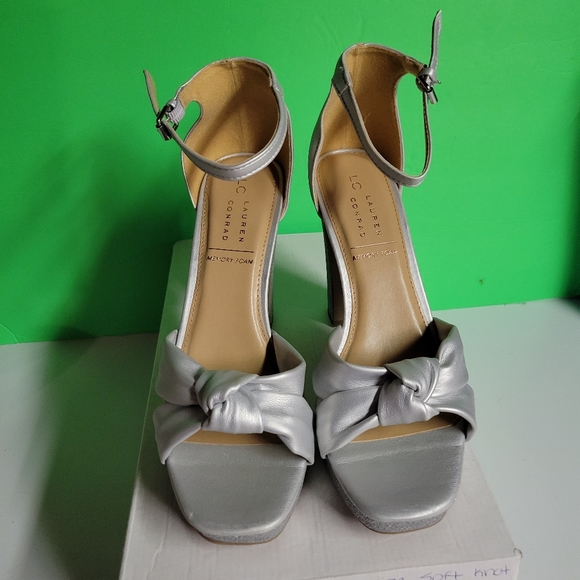 NEW Lauren Conrad Soft Knot SILVER High Heel Platform Sandal sz 10 CARAMELIZED - Picture 2 of 8